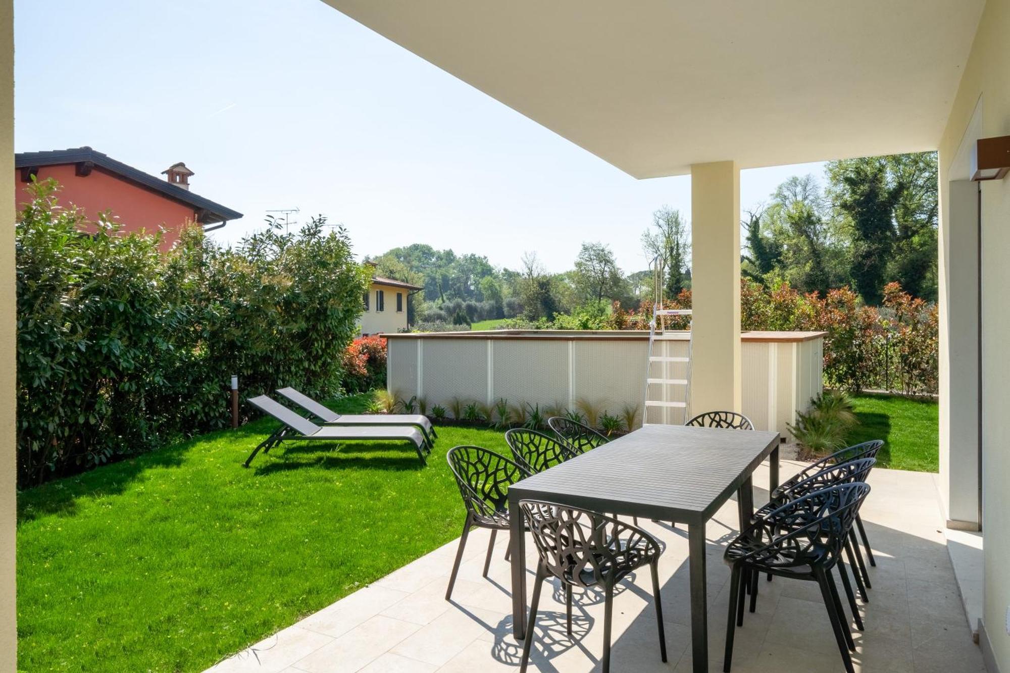 Luxury Villas Gardenia With Private Pool Паденге-суль-Гарда Екстер'єр фото