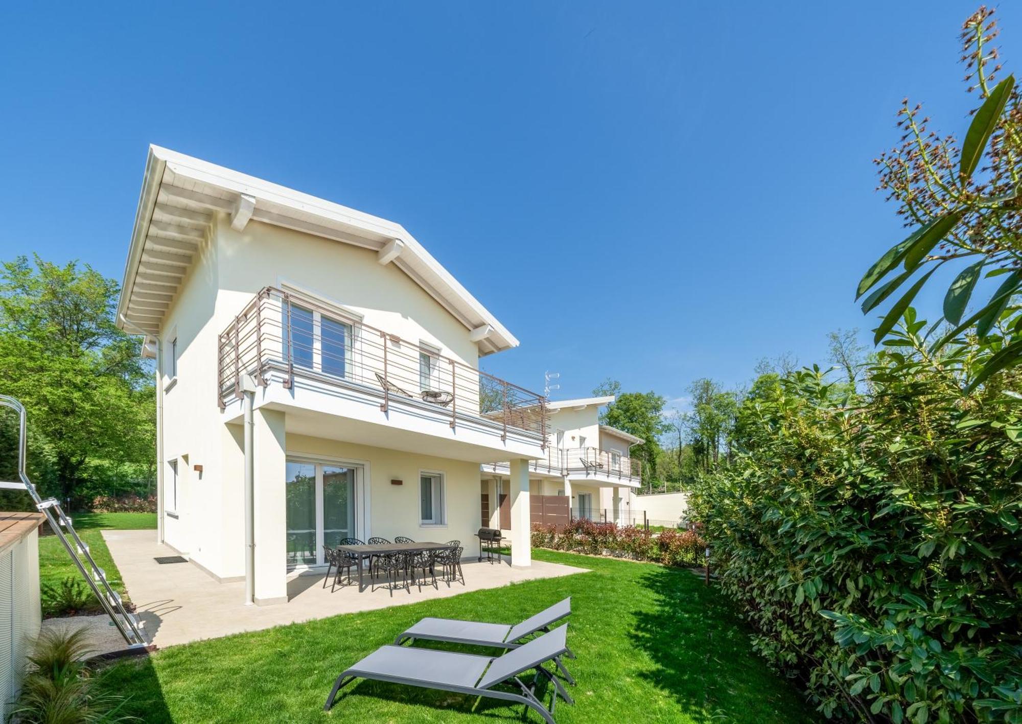 Luxury Villas Gardenia With Private Pool Паденге-суль-Гарда Екстер'єр фото