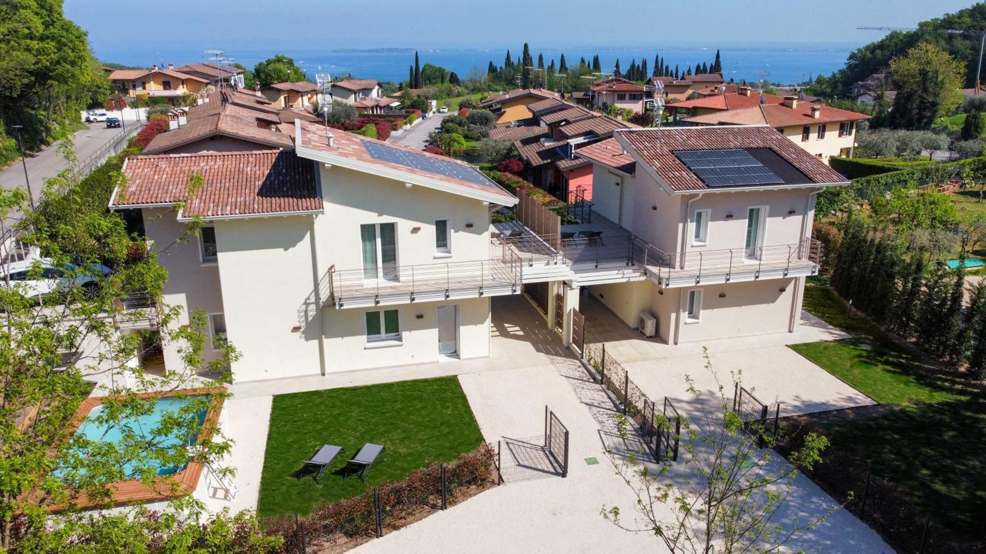 Luxury Villas Gardenia With Private Pool Паденге-суль-Гарда Екстер'єр фото