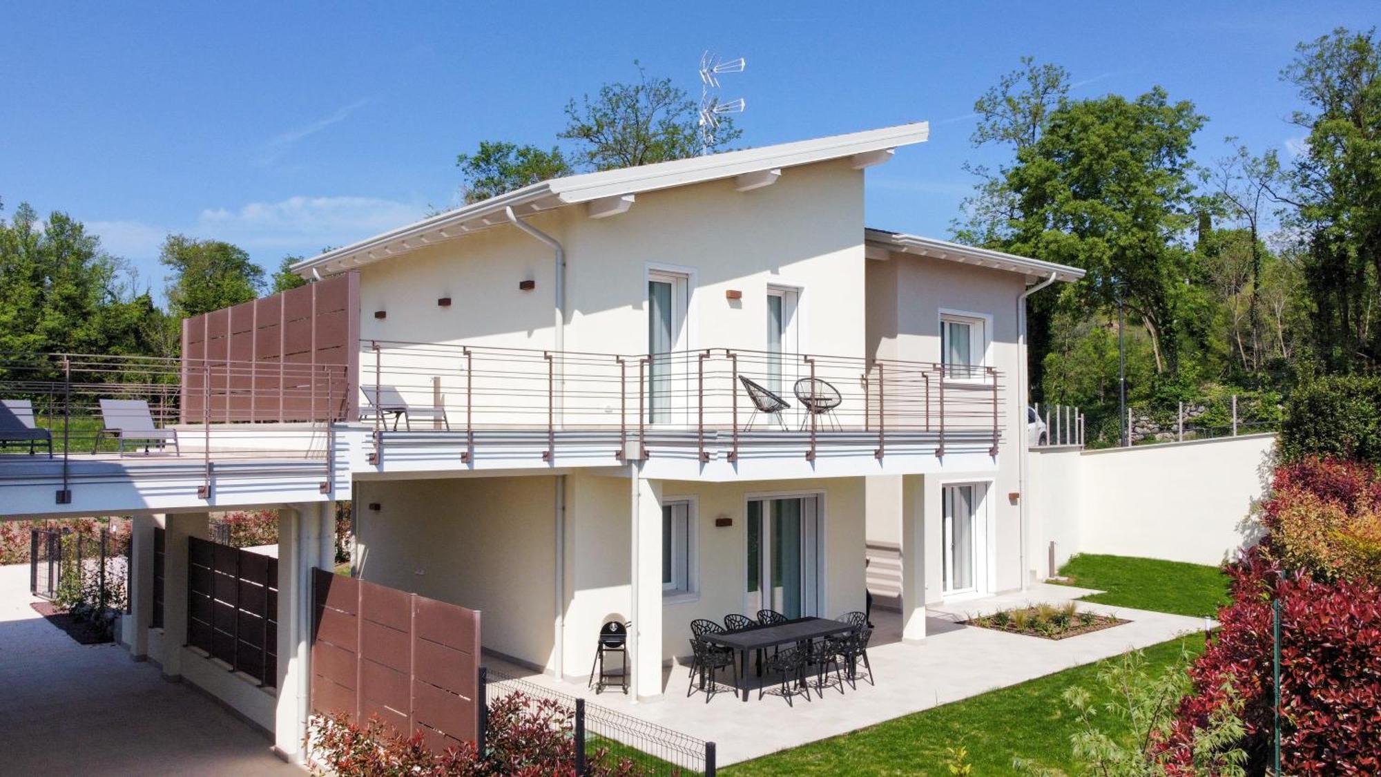 Luxury Villas Gardenia With Private Pool Паденге-суль-Гарда Екстер'єр фото