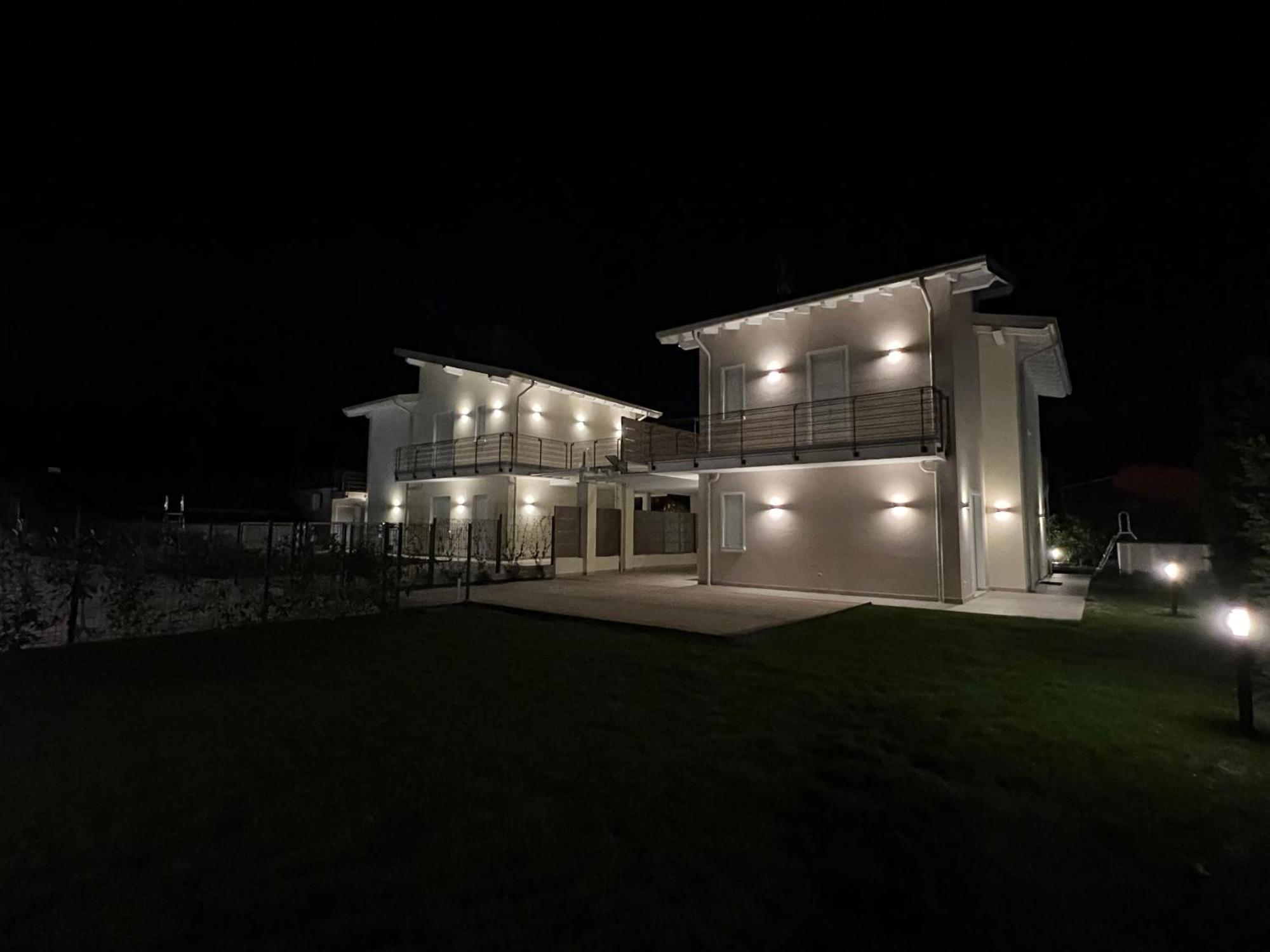 Luxury Villas Gardenia With Private Pool Паденге-суль-Гарда Екстер'єр фото