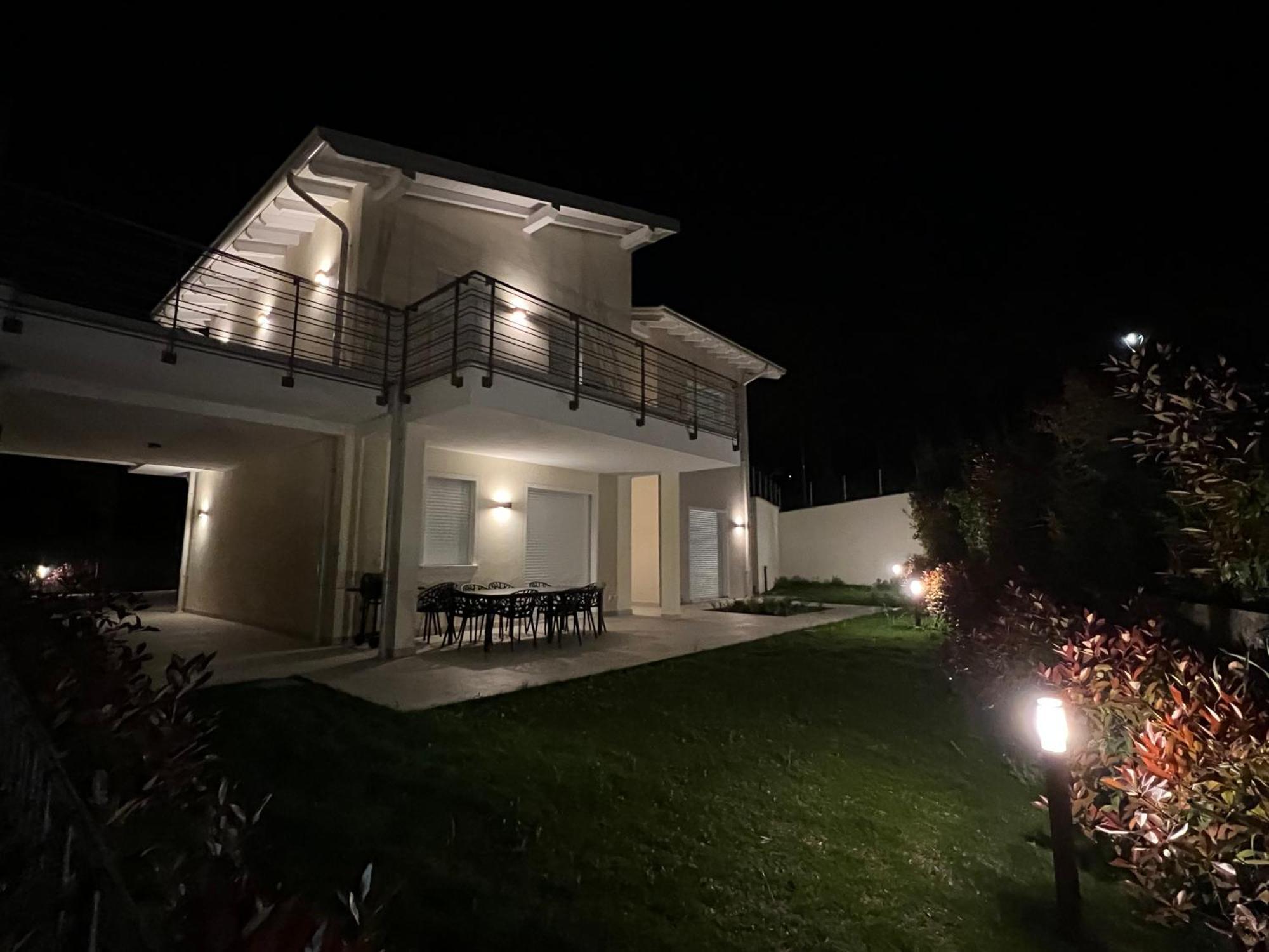 Luxury Villas Gardenia With Private Pool Паденге-суль-Гарда Екстер'єр фото