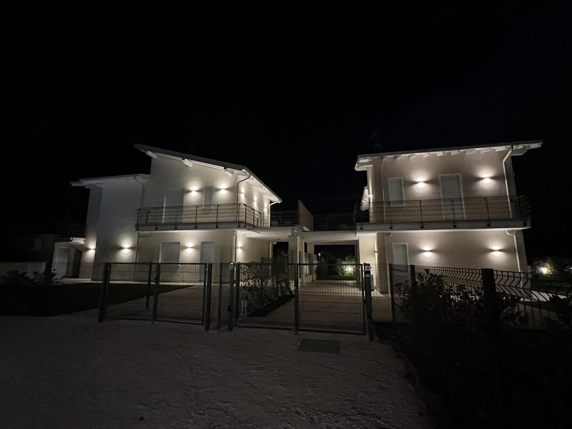 Luxury Villas Gardenia With Private Pool Паденге-суль-Гарда Екстер'єр фото